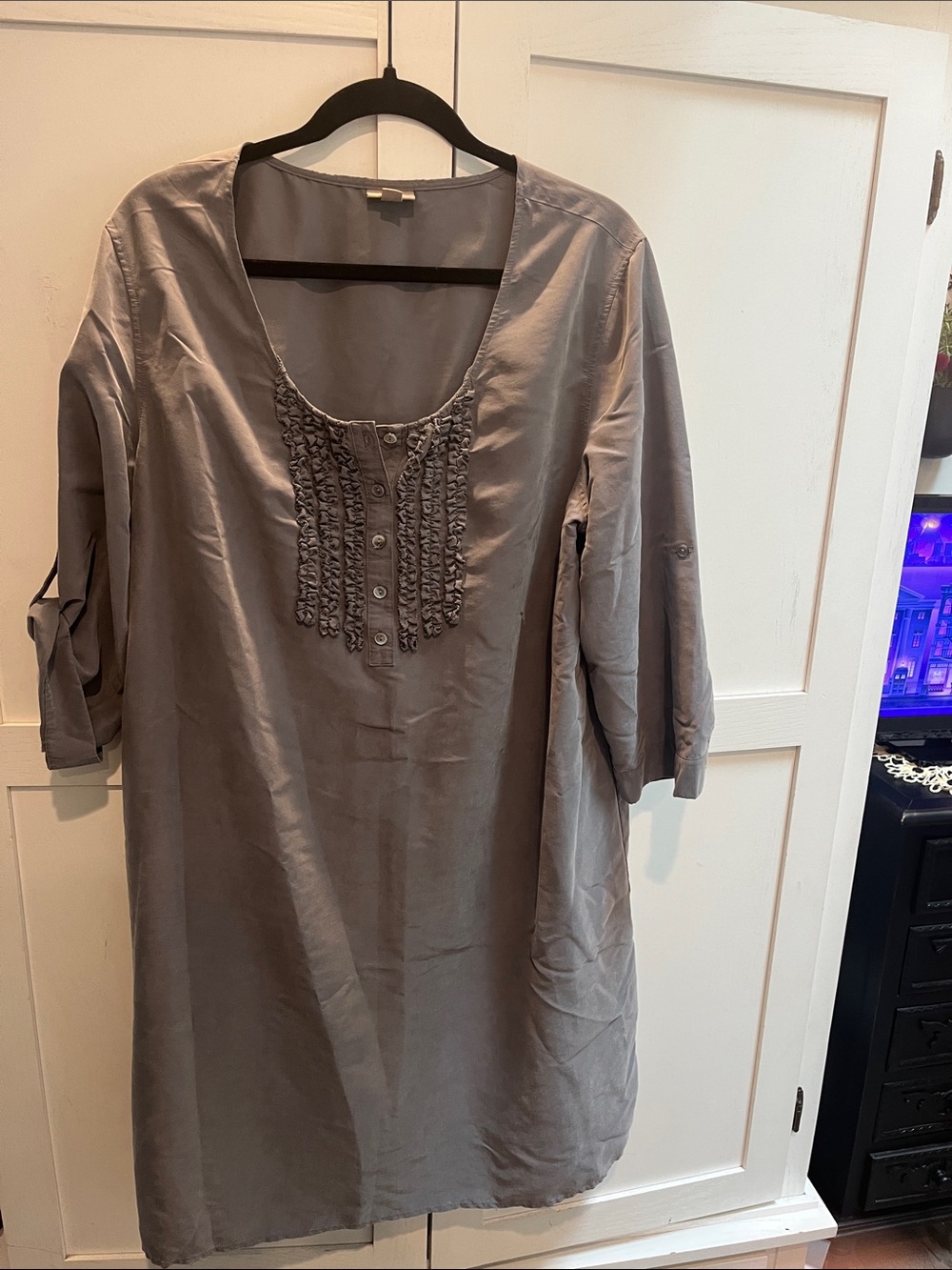 J. Jill Neutral Gray Scoop Neck Tunic with Pintuck Trim